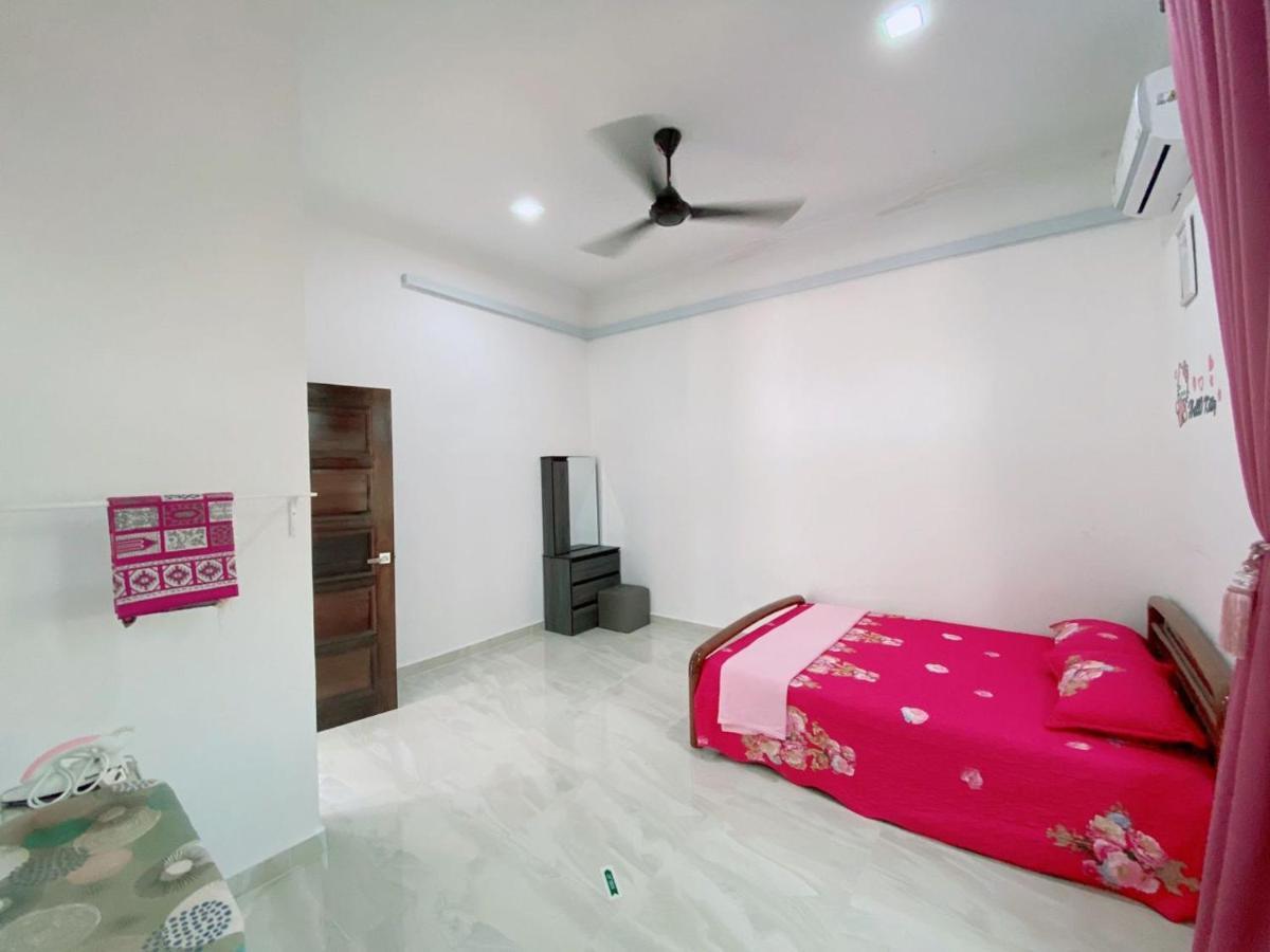 Hellokitty House - Unit 1 Kuala Terengganu Exterior foto