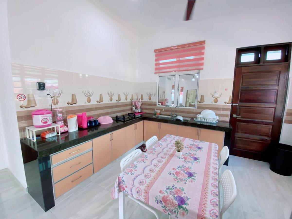 Hellokitty House - Unit 1 Kuala Terengganu Exterior foto